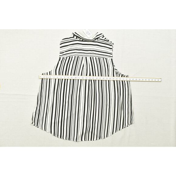 NEW Torrid Plus Size 3X Madison Georgette Sleeveless Button-Up Shirt - Picture 3 of 8